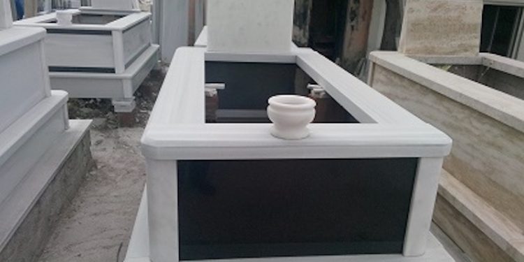 Mezar taşı fiyatları bir yılda iki katına çıktı: Ölmeden hazırlatıyorlar, tarih kısmı boş