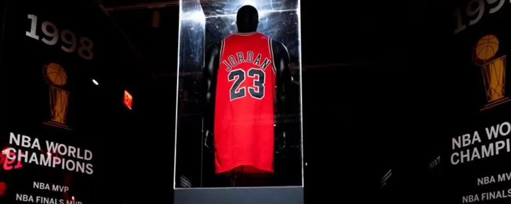 Michael J﻿ordan'ın 'Son Dans' forması 10.1 milyon dolara satıldı