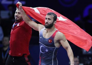 Milli güreşçi Burhan Akbudak, dünya şampiyonu oldu