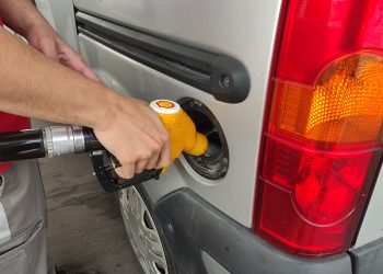 Motorin fiyatında salı günü 1,7 TL indirim bekleniyor