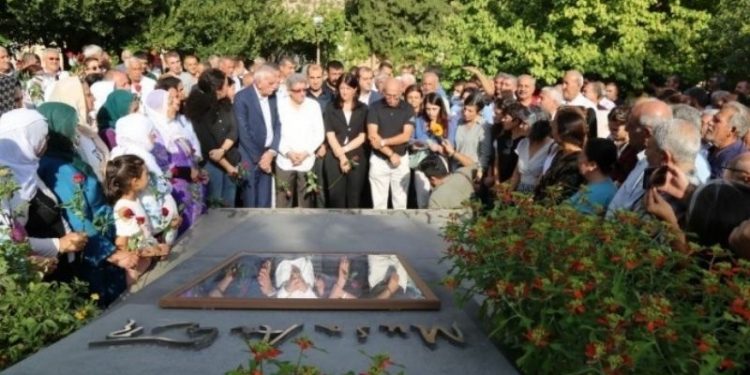 Musa Anter'in mezarı başında konuşan Buldan: Mücadelesini yürütecek milyonlar var