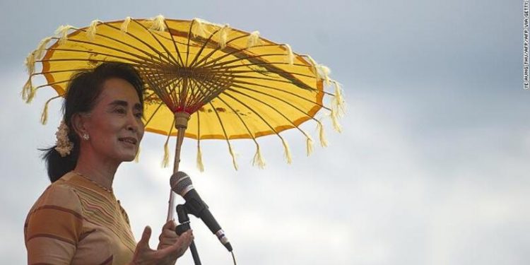 Myanmar'da devrik lider Suu Kyi'ye 'seçimde hile' suçundan 3 yıl hapis cezası