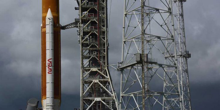 NASA'nın Ay'a yolculuğu: En güçlü roketi yarın uzaya göndermeyi deneyecek