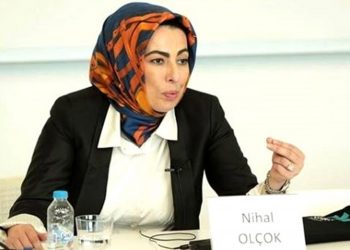 Nihal Olçok’tan Hande Fırat ve Aydın Doğan’a tepki: ‘Ortalık toz dumanken siz hangi ara düğün planladınız?’