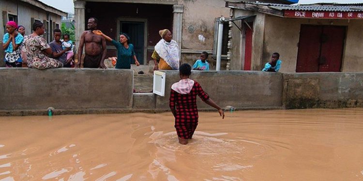 Nijerya'da seller 100 binden fazla kişiyi yerinden etti