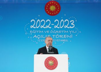 Okulun ilk günü öğrencilere seslenen Erdoğan: Köksüzlere kulak asmayın