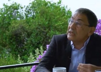 Orhan Pamuk'tan faiz indirimine tepki: Halk göstere göstere fakirleştiriliyor