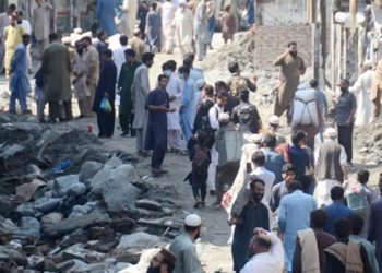 Pakistan'ı bu sefer de selin yol açtığı hastalıklar vurdu: 300'den fazla ölü var