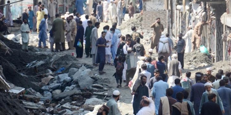 Pakistan'ı bu sefer de selin yol açtığı hastalıklar vurdu: 300'den fazla ölü var