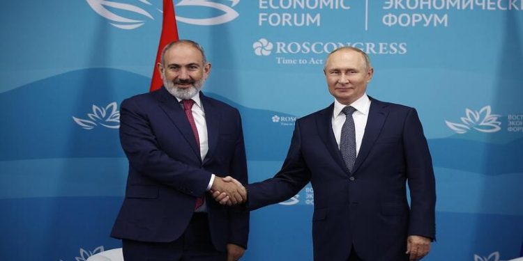Paşinyan: Türkiye ile ilişkileri geliştirmeyi umuyoruz