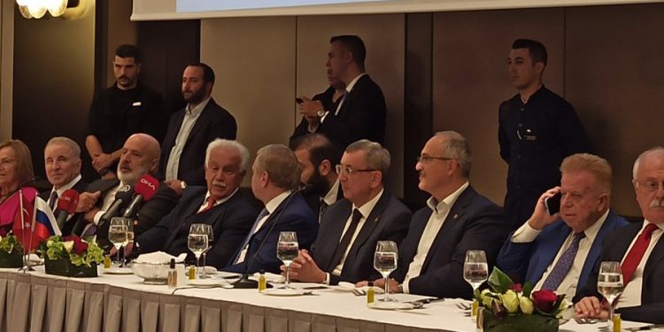 Perinçek’ten Rus bakan onuruna akşam yemeği