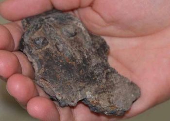 Pulur Höyük'te 3 bin yıllık insan yüzlü seramik kap parçası bulundu