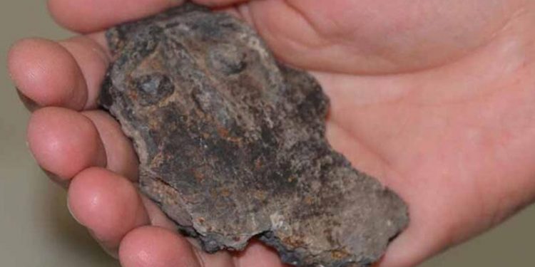 Pulur Höyük'te 3 bin yıllık insan yüzlü seramik kap parçası bulundu