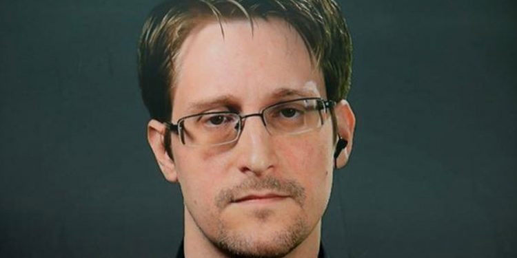 Putin, Snowden’a vatandaşlık verdi