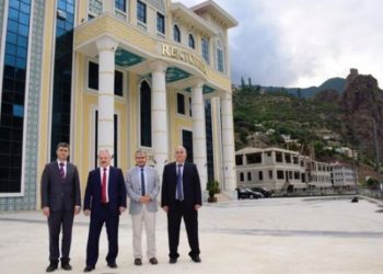 Rektör önceliği kendine verdi: Öğrencilerin barınamadığı üniversiteye ‘saray gibi’ rektörlük binası