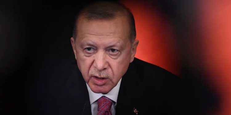 Reuters: Erdoğan Rus ödeme sistemi Mir ve olası yaptırımları konuşmak için ekonomi yönetimini topluyor