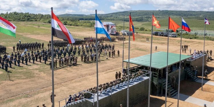 Rusya 50 bin askerle tatbikata başladı