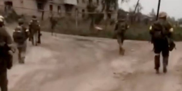 Rusya artık Luhansk'ın tamamını kontrol etmiyor; Ukrayna bir köyü geri alarak bölgeye tekrar girdi