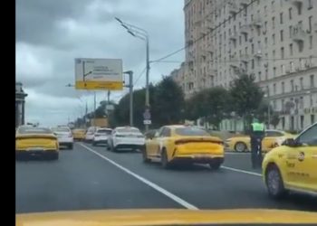 Rusya'da taksi uygulaması hacklendi, tüm boş taksiler aynı bölgeye çağrıldı
