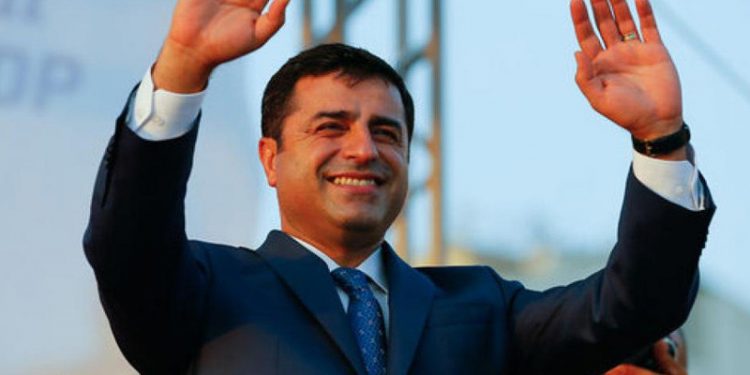 Selahattin Demirtaş: Şiddetle arasına mesafe koyması gereken HDP değil