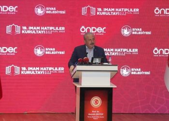 Şentop'tan imam hatiplere övgü: Çok köklü kurumlardır