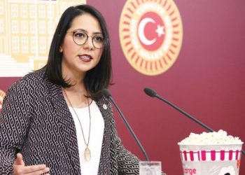 Sera Kadıgil elektronik kelepçe uygulamasındaki sorunları Meclis'e taşıdı