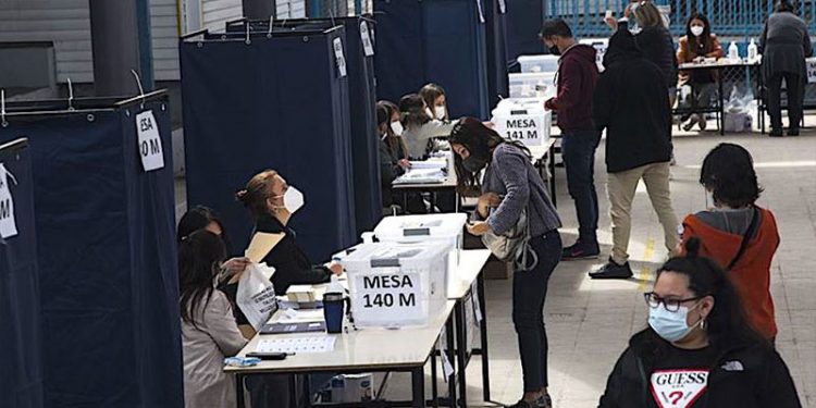 Şili halkı diktatör Pinochet anayasasının değiştrilmesine 'hayır' dedi