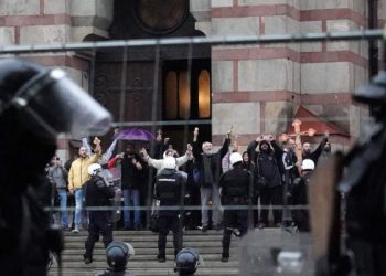 Sırbistan'da LGBT karşıtlarına polis müdahale etti