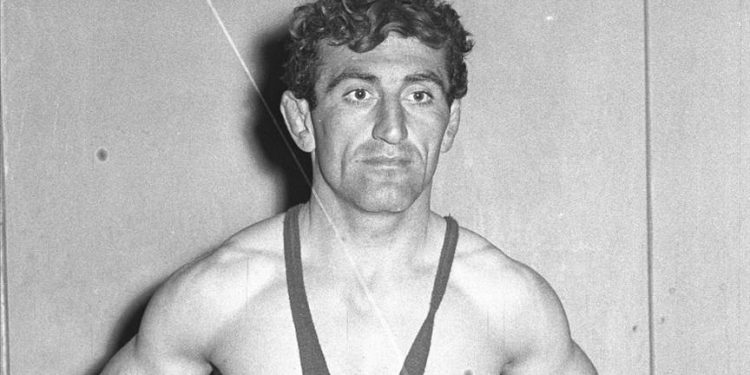 Sırtı yere gelmeyen efsane: Mustafa Dağıstanlı