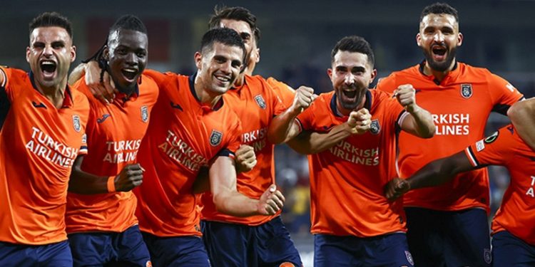 Son 21 maçını kaybetmeyen Başakşehir ligde ve Avrupa'da kalesini gole kapattı