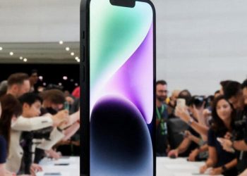 Steve Jobs'un kızı, iPhone 14'le dalga geçti