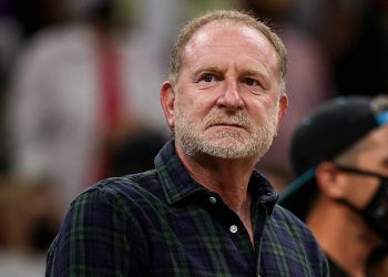 Suns'ın sahibi Robert Sarver'a 10 milyon dolar para cezası