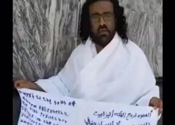 S﻿uudi Arabistan'da umre ziyaretini kraliçeye adayan kişi tutuklandı