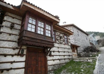 Tarihi 'düğmeli evler' restore ediliyor