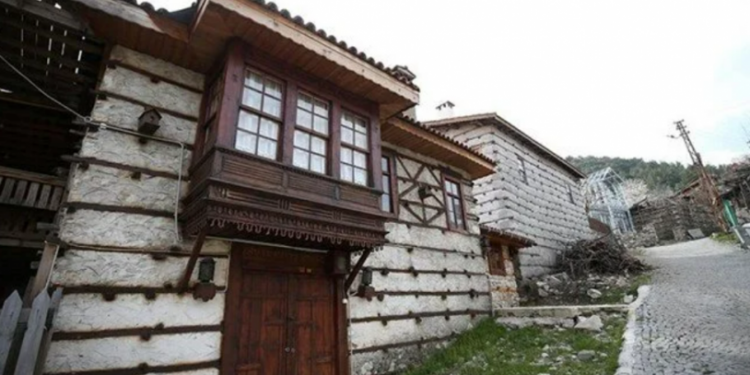 Tarihi 'düğmeli evler' restore ediliyor