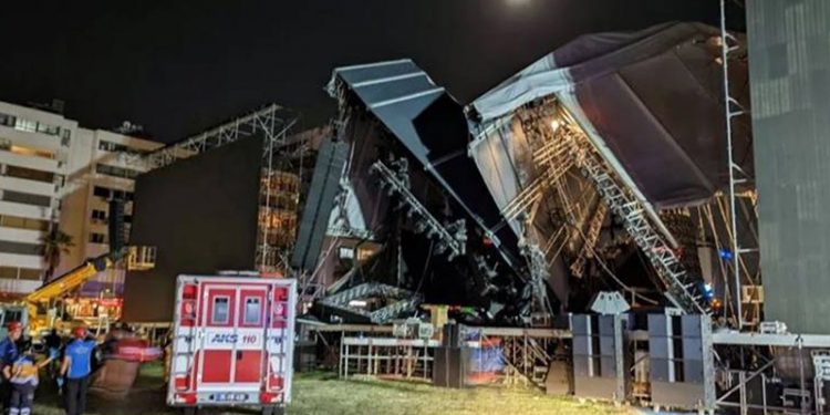 Tarkan'ın konser vereceği sahne çöktü: 1 kişi yaralandı