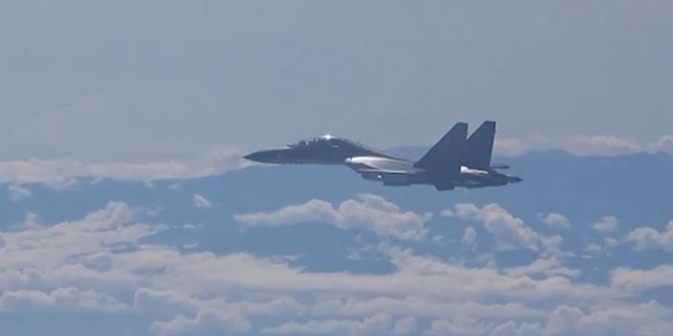 Tayvan: Ada çevresinde Çin'e ait 42 savaş uçağı, 1 askeri drone ve 5 gemi görüldü