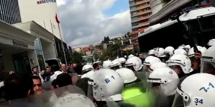 Tazminatlarını isteyen inşaat işçilerine polis müdahalesi: En az 15 gözaltı