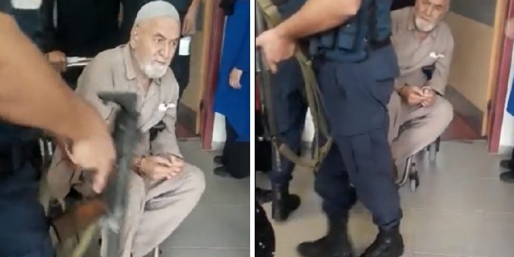 Tekerlekli sandalyedeki yaşlı mahpus elleri kelepçeli muayene edildi