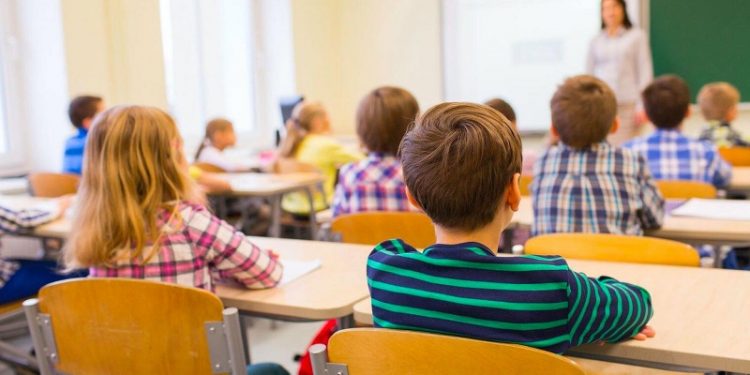 The Guardian: İngiltere'de öğle yemeğini karşılayamayan öğrenciler açlıktan silgi yiyor