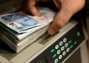 Ticari kredide faiz de büyüme de düştü