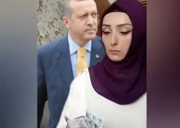 TikTok’ta Erdoğan akımı: Para sayarken arkalarında beliriyor