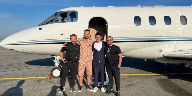 Trabzonspor'un yeni transferi Yusuf Yazıcı yola çıktı