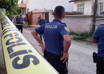 Trafikte tartışıp kendisini takip eden 5 kişiyi vurdu