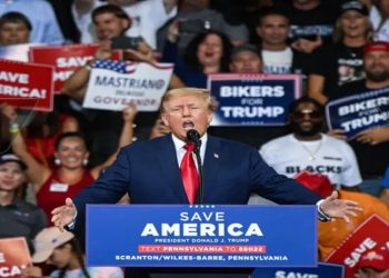 Trump'tan FBI baskını sonrası ilk miting: 'Biden bir devlet düşmanı'