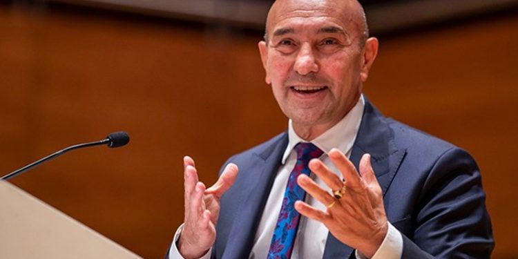 Tunç Soyer: İngiliz zırhlılarına binip gitmişler, nesini savunayım