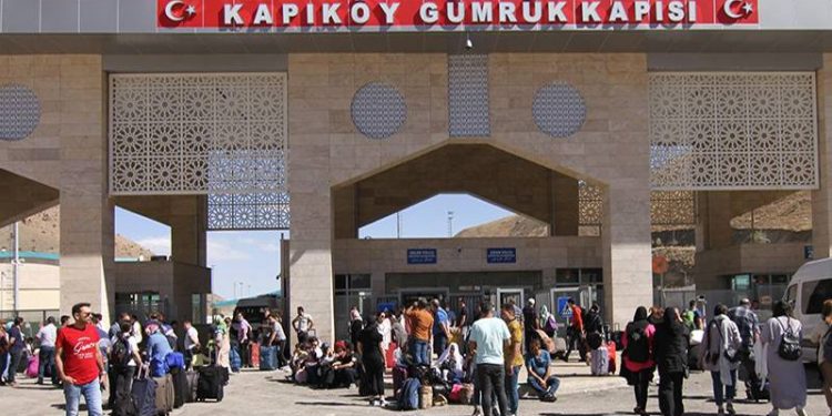 Türk Lirası düştü, İranlılar Van'a akın etti, oteller tamamen doldu