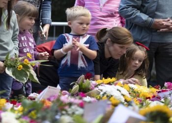 Türkiye, 2. Elizabeth'in cenazesi için 1.5 milyon dal karanfil gönderecek