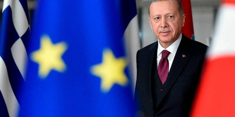 Türkiye Avrupa Siyasi Topluluğu zirvesine davet edildi