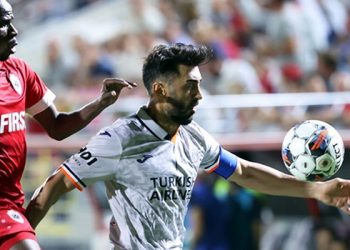 UEFA, Antwerp taraftarlarının Türk bayrağı yakması nedeniyle soruşturma açtı